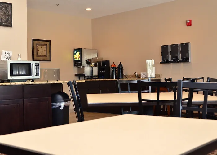 Cobblestone Inn & Suites - Clarion